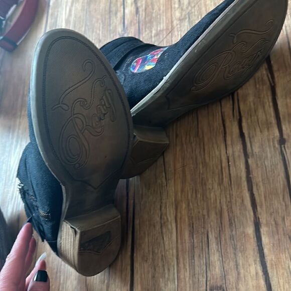 Size 8.5 Black + Graffiti Roxy Booties - Picture 6 of 6